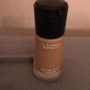 Mac Mineralized Moisture SPF 15 Foundation